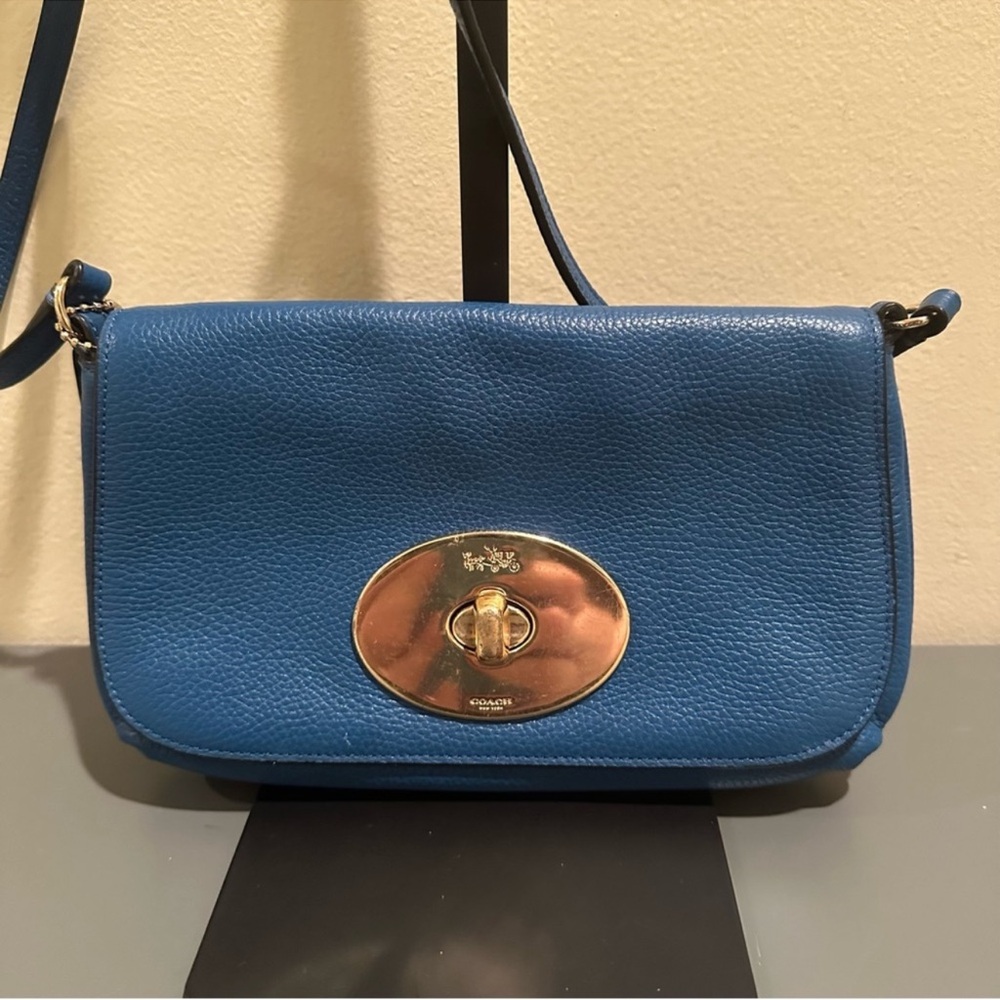 Coach F52896 Liv Turnlock crossbody blue pebbled leather